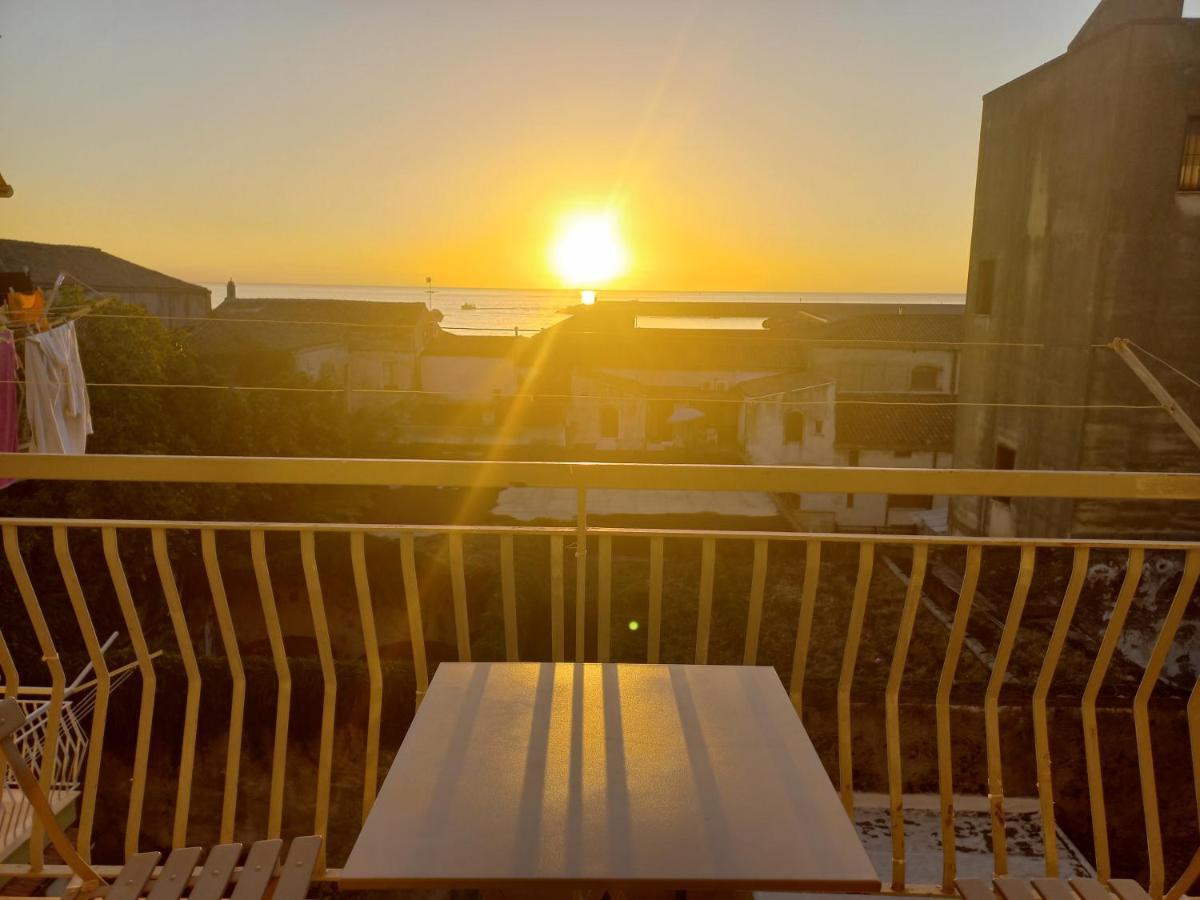 Appartement Alba Marina E Tramonti Etnei à Riposto Extérieur photo