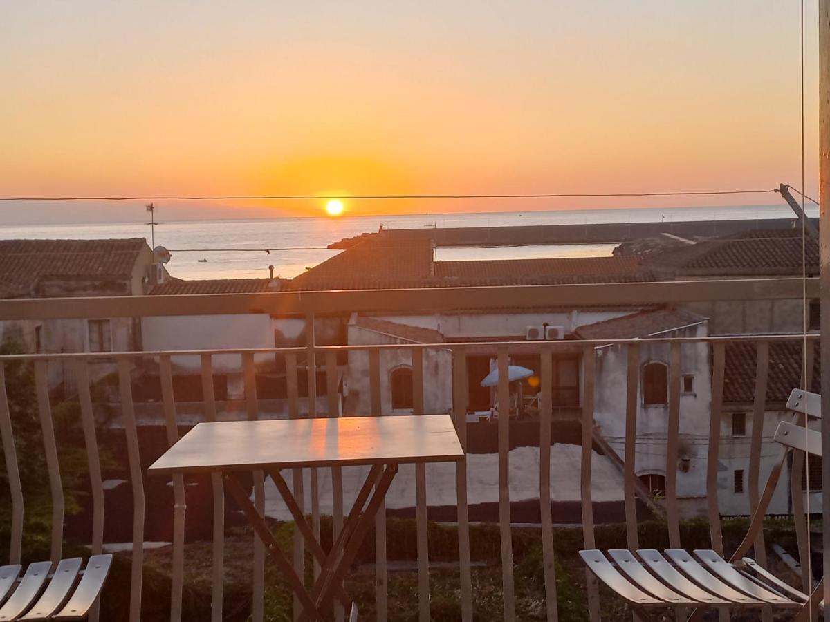 Appartement Alba Marina E Tramonti Etnei à Riposto Extérieur photo